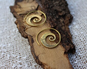 Spiral Brass Earrings, Tribal Jewellery, Ethnique Earrings, Boho Earrings, Leaf Feather Shape, Boucles d'oreille Laiton Feuille Plume