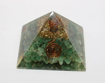 Aventurine Orgone Pyramid / Reiki Healing Crystal / Positive Energy / Chakra Stones Meditation Orgone Pyramid For Prosperity & Creativity