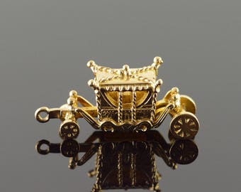 9k Cinderella Royal Carriage 3D Articulated Charm/Pendant Gold