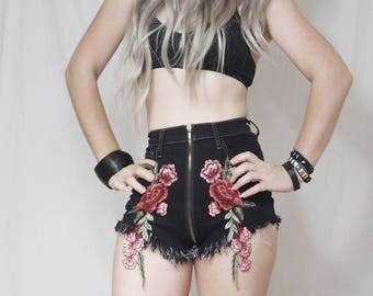 goth shorts outfit