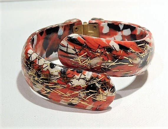 Lucite Confetti Clamper Mid Century 1950s 1960s Vintage Hinged Bypass Bracelet Clamper Bangle Cuff Fashion MOD Hip Retro Jewelry