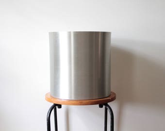Brushed aluminum planter by Smokador