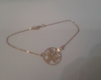 Bracelet has pattern of the tree of life in plated gold