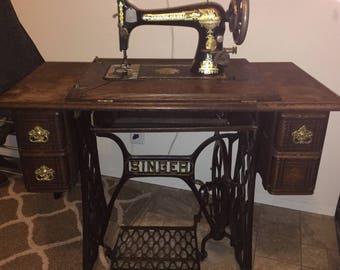 1904 Singer Treadle Sewing Machine model 27