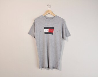 Tommy Hilfiger T-Shirt, Vintage 90s Tee, Minimal Gray Tshirt, 90s Tommy Hilfiger Shirt, Loose Boyfriend Shirt, Distressed Worn Classic Shirt