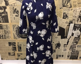 Vintage Late 1950s Early 1960s Navy Blue Floral Rose Print Short Sleeve Dress Approx UK Size 12 FREE WORLDWIDE Postage