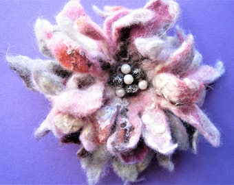 Boho wool brooch Felted brooch flower Boho brooch Felted floral brooch Felt brooch Flower brooch Female wool jewelry Gift for mother