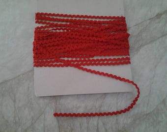 5 mm wide red rickrack trim