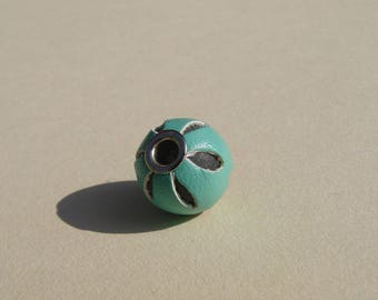 Pearl 12 mm, turquoise, perforated leather.