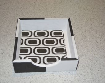 WOODEN PAPER TOWEL DISPENSER BLACK AND WHITE
