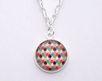 Crew neck collar with geometric glass pendant
