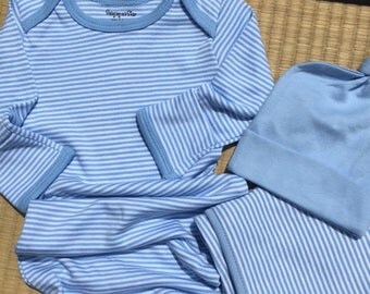 NEW - 2 piece striped monogrammed baby boy gift set. 0-6 month Baby Boy Gift Set. Baby boy gown. Monogrammed baby boy gown