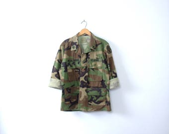 Vintage 90's grunge camo jacket, army jacket, military camouflage fatigues, camo shirt, size medium - short