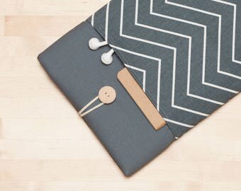 13 inch Macbook pro case / Macbook pro 13 sleeve / Laptop sleeve / padded with pockets - chevron gunmetal