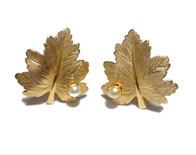FREE SHIPPING Sarah Coventry earrings, 1960s whispering leaf collection, gold veined maple leaves, faux pearl clip earrings