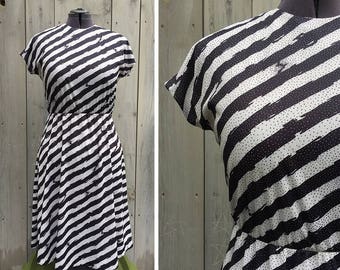 Vintage dress | 1980s Anthony Richards black and white bias stripe knit short sleeve dress