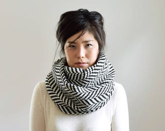 Herringbone Knit Infinity Scarf, Chunky Knit Scarf, Black and White Winter Scarf