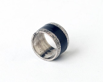 Black and Metal Band Ring