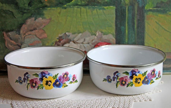 Enameled Metal Mixing Bowls. Vintage Bowls with Pansies Painted in ... Enameled Metal Mixing Bowls. Vintage Bowls with Pansies Painted in ...