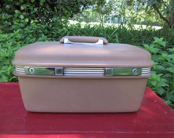 Vintage Tan Samsonite Concord Makeup Travel Train Case with Keys