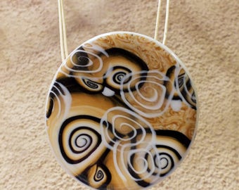 Transparent spiral necklace and caramel shades