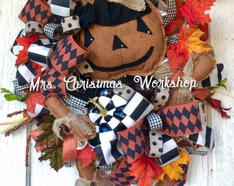 Halloween wreath, pumpkin wreath, witch wreath, primitive wreath, Burlap wreath, fall wreath, black and white, deco mesh wreath