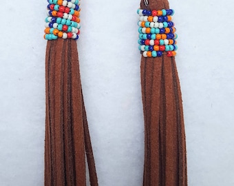 Leather tassle earrings with colorful sead beeds