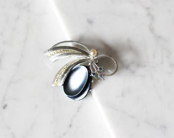 1980s blue silver loop brooch // 1980s silver bow pin // vintage brooch