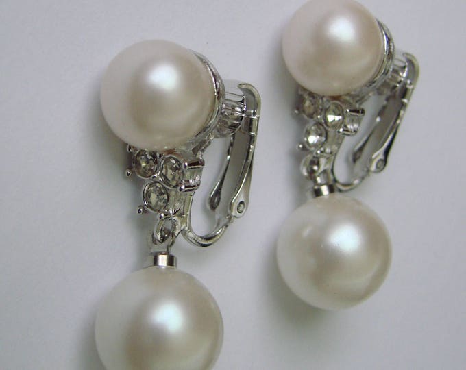 1950s 1960s Vintage Rhinestone Simulated Pearl Clip Earrings / Wedding / Bridal / Mid Century / Jewelry / Jewellery