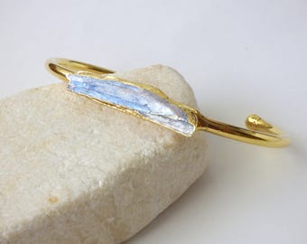 Raw Kyanite Crystal Cuff Bracelet, Boho Chic Jewelry, Shiny Gold Bracelet, Modern Mineral Bracelet, Crystal Cluster Bracelet, Rough Gemstone