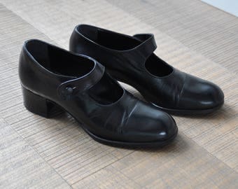 Black vintage Mary Janes. Size EU38 / USA 6,5/ UK 5. Made in Italy.