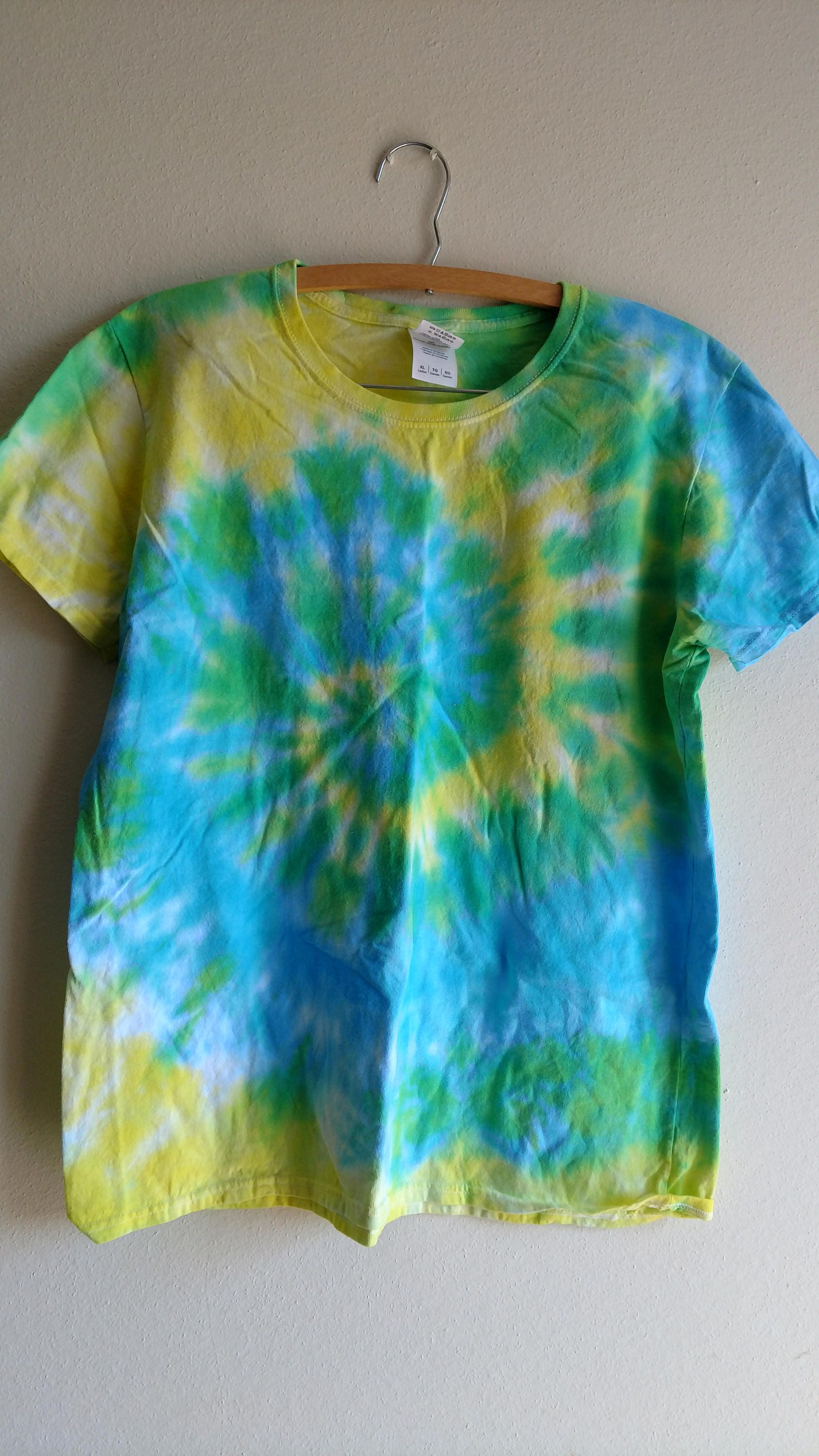 Ladies size XL extra large tie dye tee shirt spiral