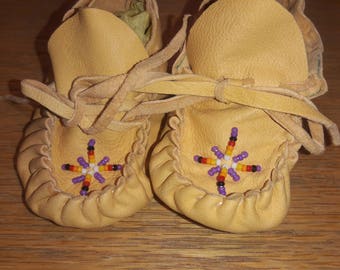 Beaded baby moccasin | Etsy