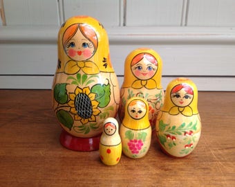 Vintage Russian matryoshka doll 5 piece