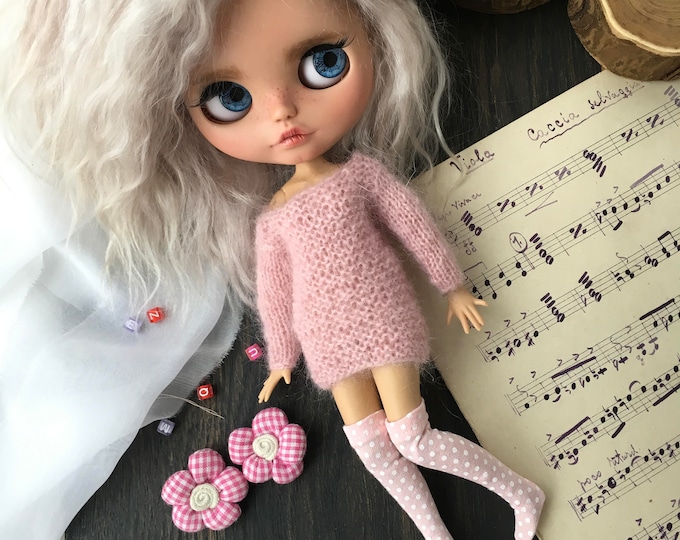 Oversize knitted sweater for Blythe doll. Handmade for custom collection doll. Clothes for Blythe. Jacket for blythedoll. Dress for Blythe.