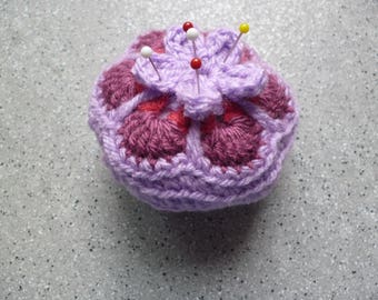 Pique aiguilles au crochet réalisé à la main en laine de couleur