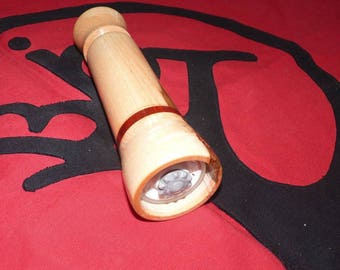 Mill pepper, the salt or other wood