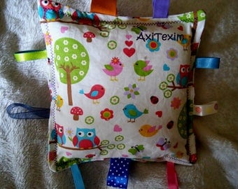 Blanket, throw pillow with tags