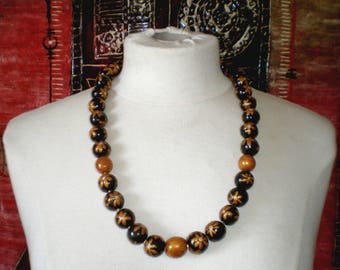 Black and Gold Flower patterned beaded necklace