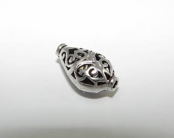 Pearl silver domed Teardrop baroque decor. Title first silver beads. ASS238