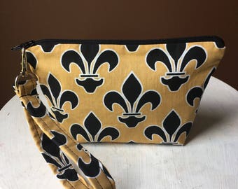 Black and Gold Fleur de Lis Wristlet