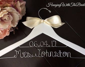 Bride gift, Bridesmaid gift, Custom Bridal Hangers,Bridesmaids gift ideas,Wedding hangers with names,Custom made hangers