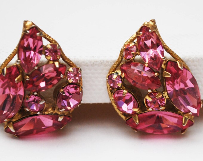 Pink Rhinestone Earrings - Tear drop - Crystal glass - Mid Century - clip on earrings