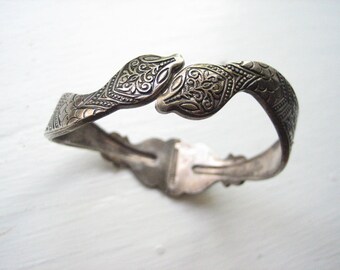 Vintage snake bangle bracelet, silver tone snake, snake bracelet, metal snake bangle, hinged snake, snake clamper bracelet