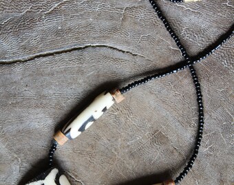 African necklace with batik bone beads from South Africa. A minimalist necklace that is Unisex. Bijoux ethniques. Rustic tribal organic