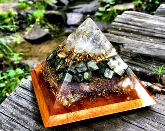 Orgone Pyramid - WorldOfHarmony: Crystal quartz, Pyrite