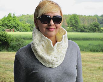 White gift Knit white scarf Crochet white cowl scarf Big knit cowl Cable knit loop Trendy knit cowl Knitted cable scarf Chunky knit snood