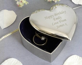 Portagioie personalizzato / Trinket Box. Cuore inciso a forma di argento placcato Keepsake titolare. Regalo di compleanno. Regalo per il matrimonio, fidanzamento