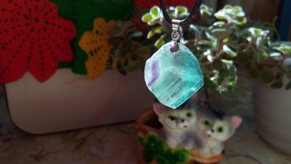 Fluorite pendant,Third Eye Chakra,Aura Cleansing,Aura stabilizing,Truth,Consciousness,Intellect,Protection,Negative energy removal