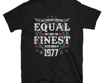 Born In 1977 Men's Birthday T-Shirt